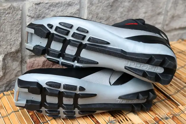 Cross country ski boots men’s SNS Profil Salomon UK 9, USA 9.5 4 in Ski in City of Toronto - Image 2