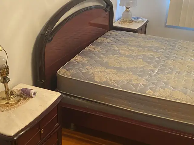 mahoganybedroom set/set de chambre mahogany in Other in City of Montréal - Image 2