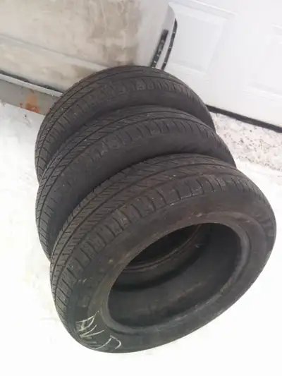 3 Pneus Michelin MX4 Été à vendre. 14 pouces. P175/65 R 14 (81S) en bonne condition, usé égale. Rest...