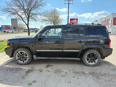 2010 Jeep Patriot 2.4L engine Selling jeep patriot, drives very well in winter. It can switch betwee...