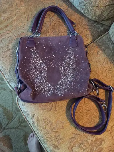 I'm loathe to part with this dark purple beauty, but I just don't use it so it's time to pass it on...