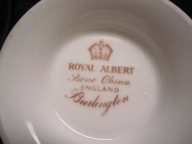 Royal Albert BURLINGTON fine bone china dans Art et objets de collection  à Portage la Prairie - Image 3