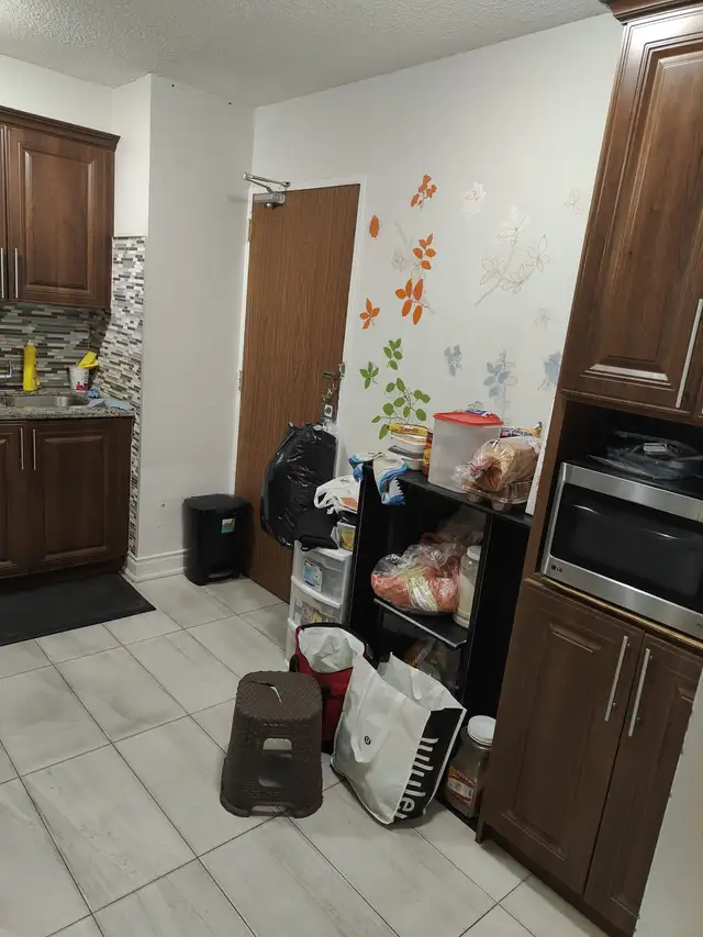Private room for rent in Long Term Rentals in Mississauga / Peel Region - Image 11