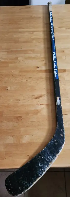Vintage Titan Wood Hockey Stick in Arts & Collectibles in Markham / York Region - Image 4