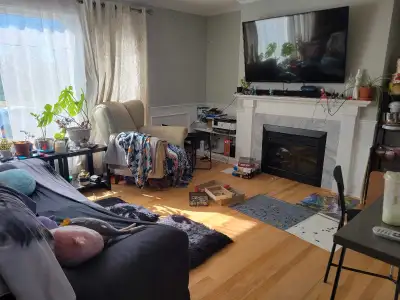 1 room in 4 bedroom house for rent!