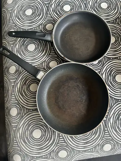 2 free frying pans , View more