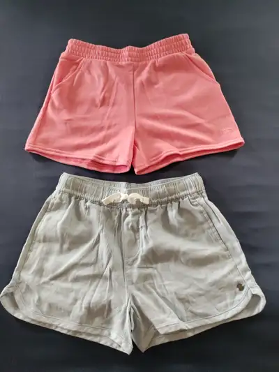 New ROXY 2 PCs Girl Size M 7/8 Shorts for sale., View more