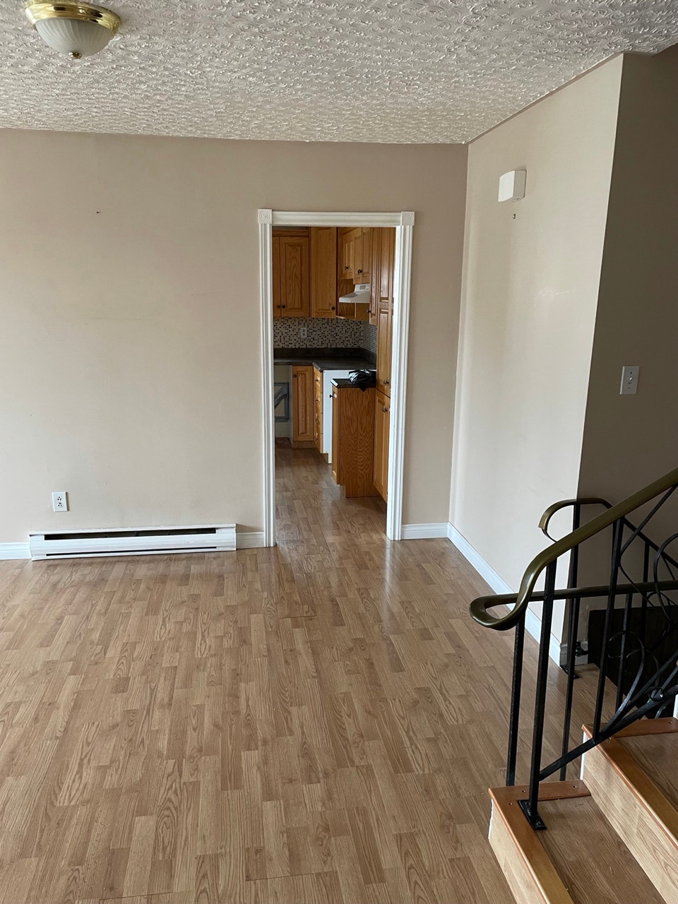 House detached 3 BR w/ recroom 3