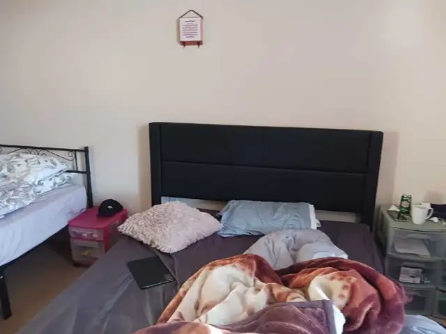 1 bed room and sharing in Room Rentals & Roommates in City of Toronto - Image 4