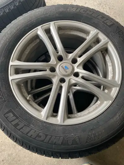 Hi, This is a set of 4 Michelin winter tires on chrome rims with sensor. They came off a Honda pilot...