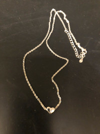 Necklace in like new condition 