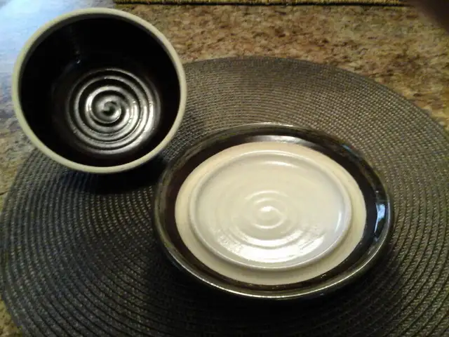 Handmade Pottery Dish in Kitchen & Dining Wares in Oshawa / Durham Region - Image 4