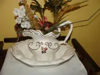 Magnifique pot de chambre, en porcelaine blanche