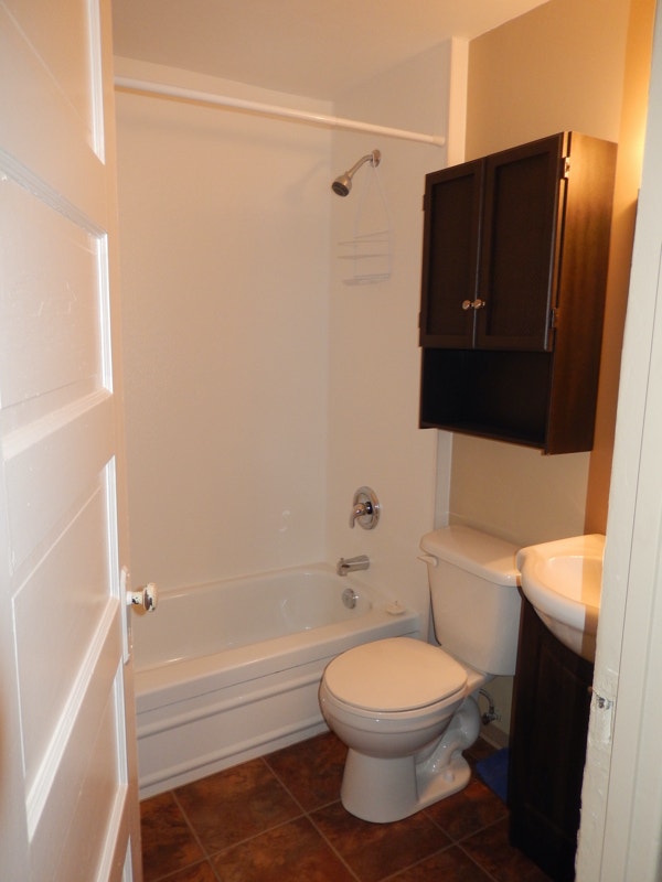 Comfortable Two Bedroom House for Rent close to downtown Long Term