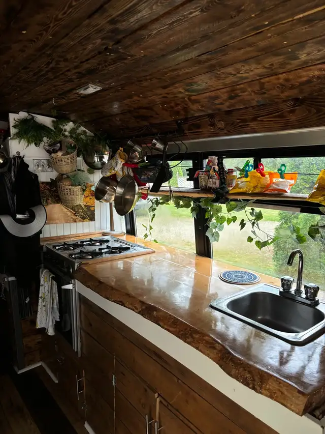 Ford e450 camper in RVs & Motorhomes in Revelstoke - Image 5