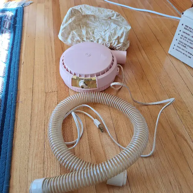 Vintage Hair Dryer in Other in Winnipeg - Image 2