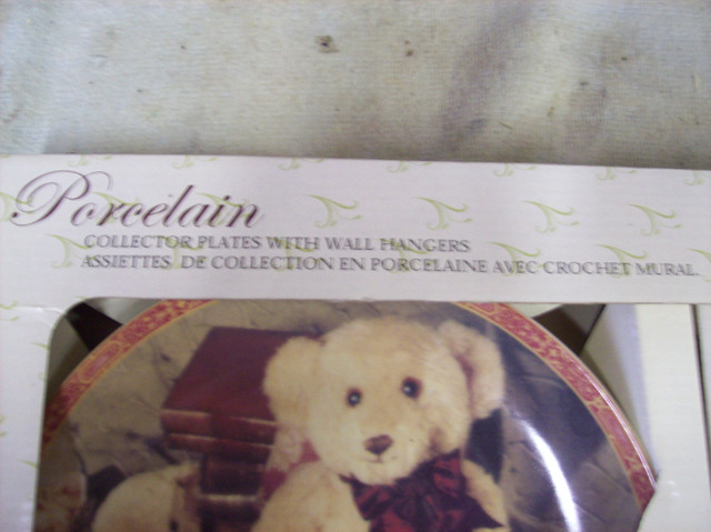 TEDDY BEAR POCELAIN COLLECTOR PLATES in Arts & Collectibles in Delta/Surrey/Langley - Image 4