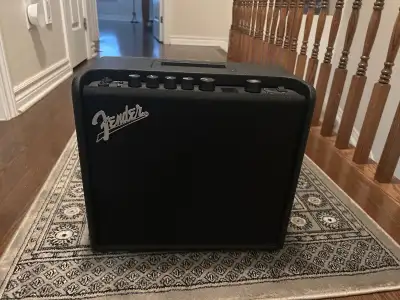 Fender Gutair Amp LT25 Pristine condition, View more