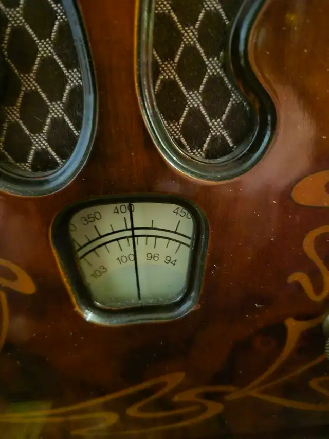 Vintage Radio in Arts & Collectibles in City of Toronto - Image 3
