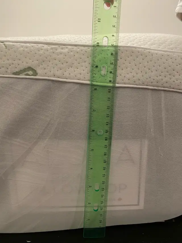 Queen Mattress Medium Firm with 3-inch quilted topper in Beds & Mattresses in Oshawa / Durham Region - Image 4