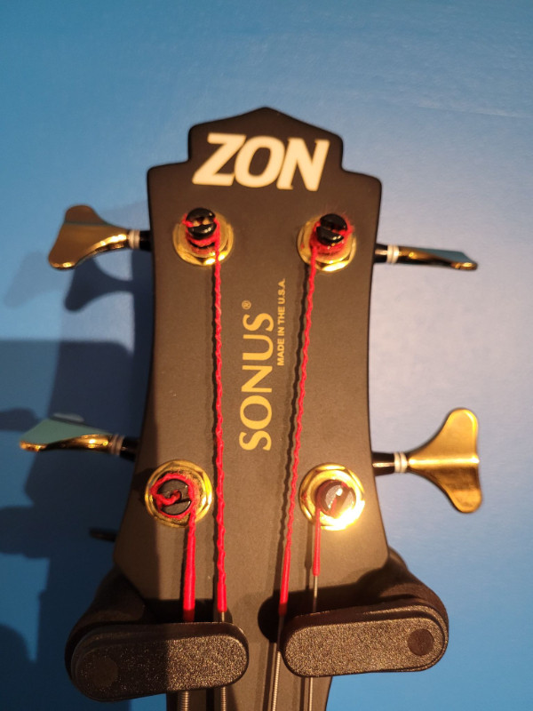 Zon Sonus Custom - 4 string Bass dans Guitares  à Rimouski / Bas-St-Laurent - Image 3