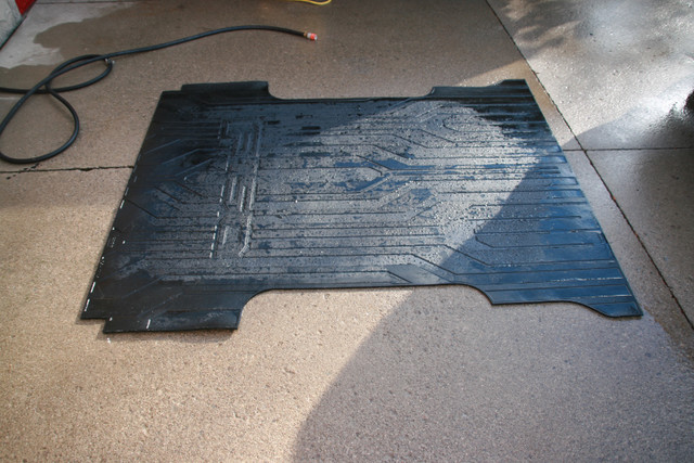 HEAVY DUTY (OEM) RUBBER TRUCK BED MAT F150 in Other Parts & Accessories in Hamilton - Image 3