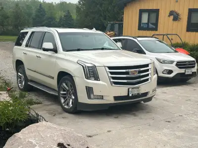 Selling my 2015 Cadillac Escalade 230,000 km Well maintained oil change regularly spare set of wheel...