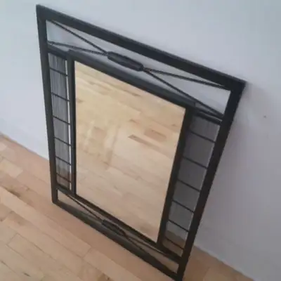 Miroir style design, noir, métal - 20 $ // Metal design mirror, View more