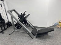 Leg press / hack squat machine 