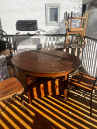 Circular Table with 4 Chairs