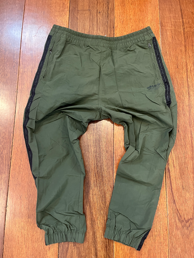 ADIDAS MENS LARGE TRACK PANT. GENTLY USED. NO RIPS OR TEARS