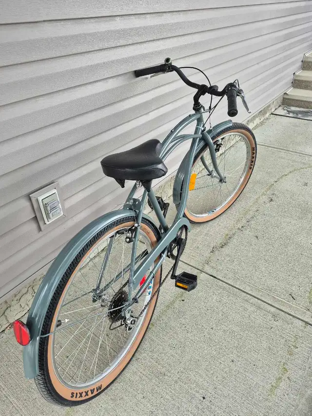 26 Huffy Cruiser bike in Cruiser, Commuter & Hybrid in Calgary - Image 7