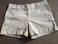 Tommy Hilfiger Khaki Beige Shorts Ladies Size 2 waist 31"