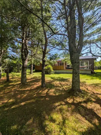 Cottage all utilities included from november till may 31. , 5 min walk to the beach, 7 min drive to...