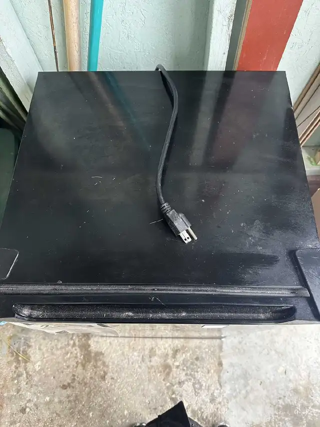 Hamilton Beach Mini Refrigerator in Refrigerators in Kitchener / Waterloo - Image 3