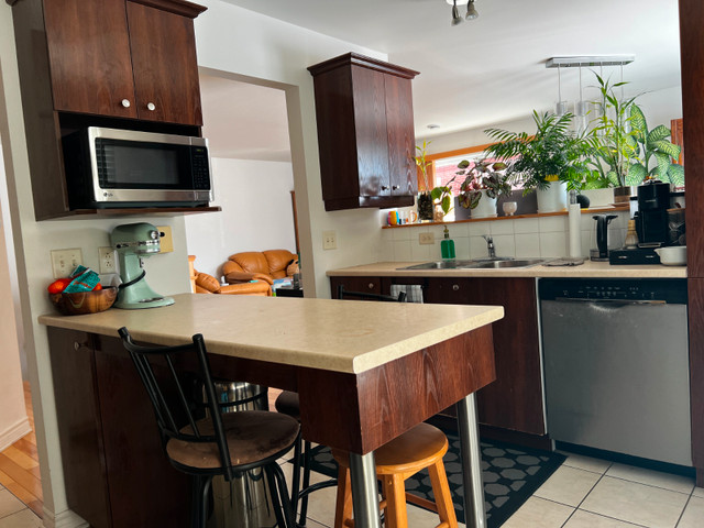 Spacious 3 Bedroom 2-Level Condo in Village Parisien – Brossard dans Locations longue durée  à Longueuil/Rive Sud - Image 3