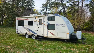 Sleeps 10 with quad bunks. Rear queen slide out, 2 way fridge-freezer with new control 2022, replace...