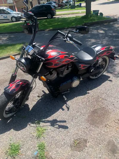 Beautiful 2014 Victory Highball 21000 kms mint condition 106 cubic inch well maintained