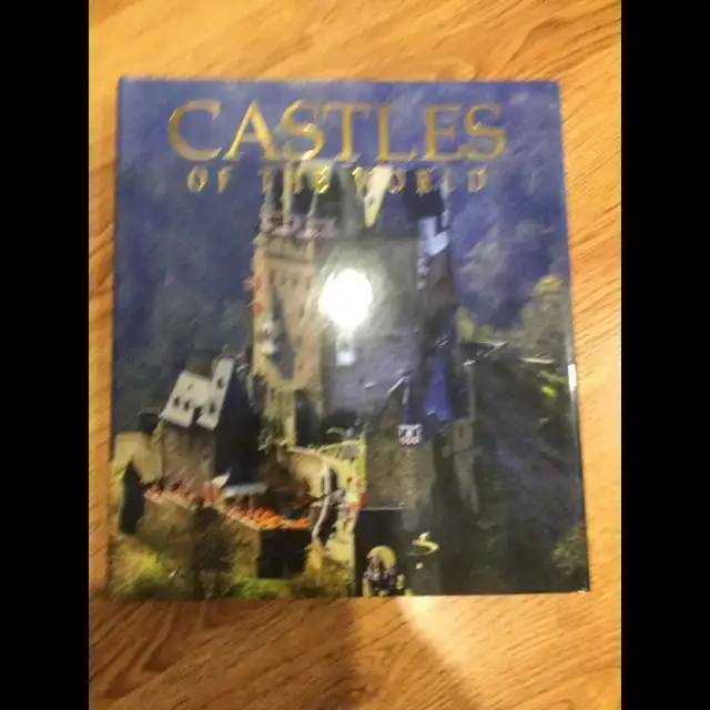 Livre sur les châteaux  in Other in Longueuil / South Shore - Image 2