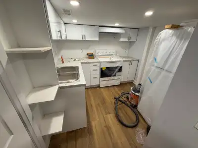 Newly renovated rooms with new bathroom and kitchen. This is for a room rental with shared kitchen a...