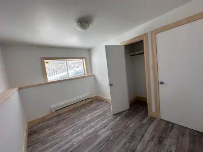 1 room albro lake road in a 3 bedroom apartment October 1, No parking no animals, Long term Coin lau...