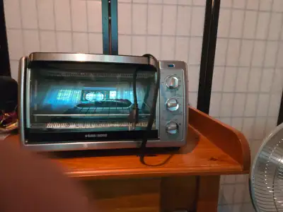 Je veux vendre ce FOUR grille-pain en acier inoxydable qui peut aussi servir à chauffer une pizza.