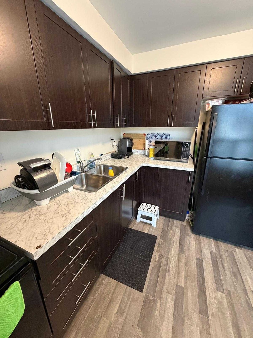FULL 3 BEDROOM RECENTLY RENOVATED TOWNHOUSE RENTAL IN BRAMPTON 2