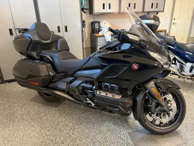 2023 Goldwing Tour for sale (non DCT, no air bag). Mint showroom condition – no chips, scratches, or...