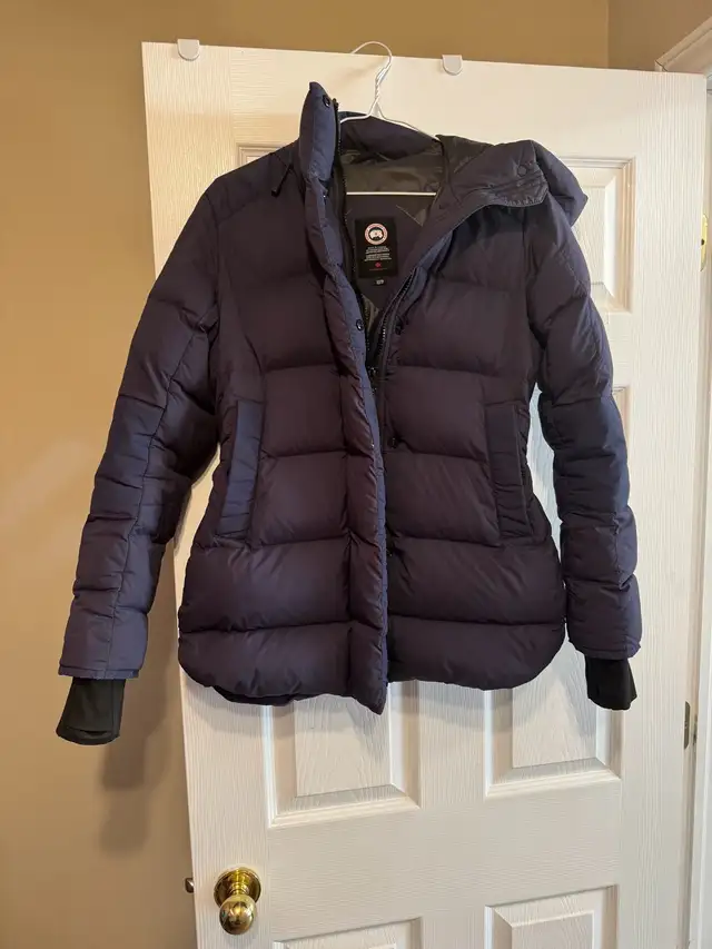Canada goose Alison coat in Women's - Tops & Outerwear in Charlottetown - Image 4