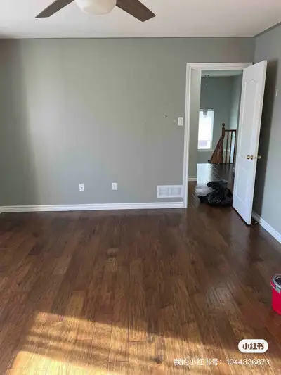 Peterborough - Trent University offers an extra-large master bedroom for rent. It has excellent ligh...
