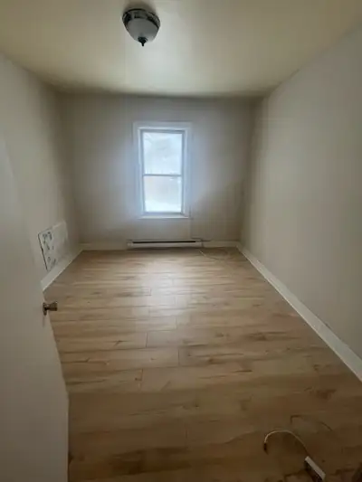 Français À louer – Spacieux et lumineux 4 ½ – 980$/mois – Situé à L’Ancienne-Lorette Caractéristique...