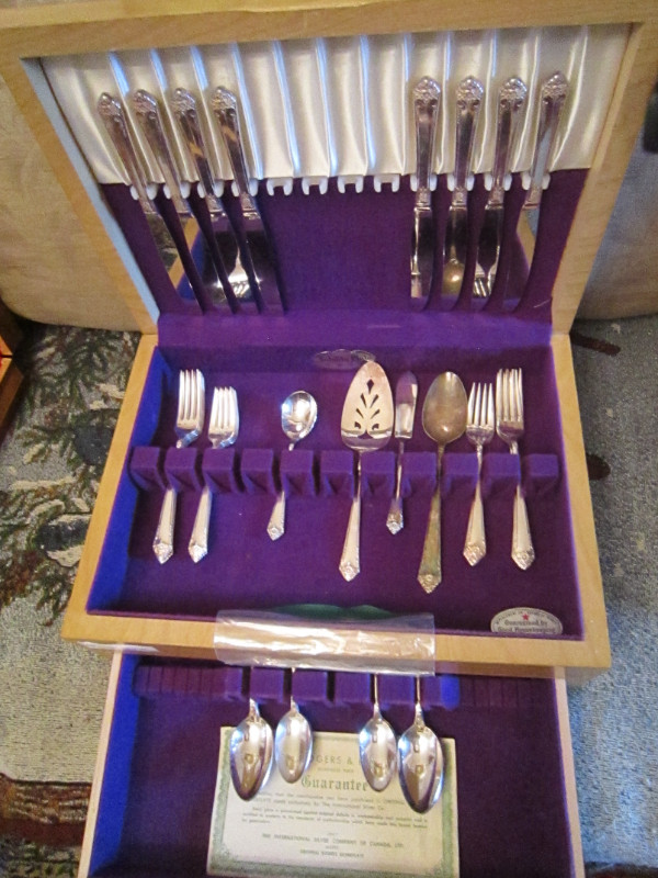 STARLIGHT silverware set for 8 in Arts & Collectibles in Charlottetown - Image 2
