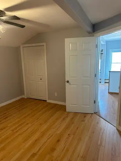Bright & Beautiful 1 bedroom apartment Move-in in Ready