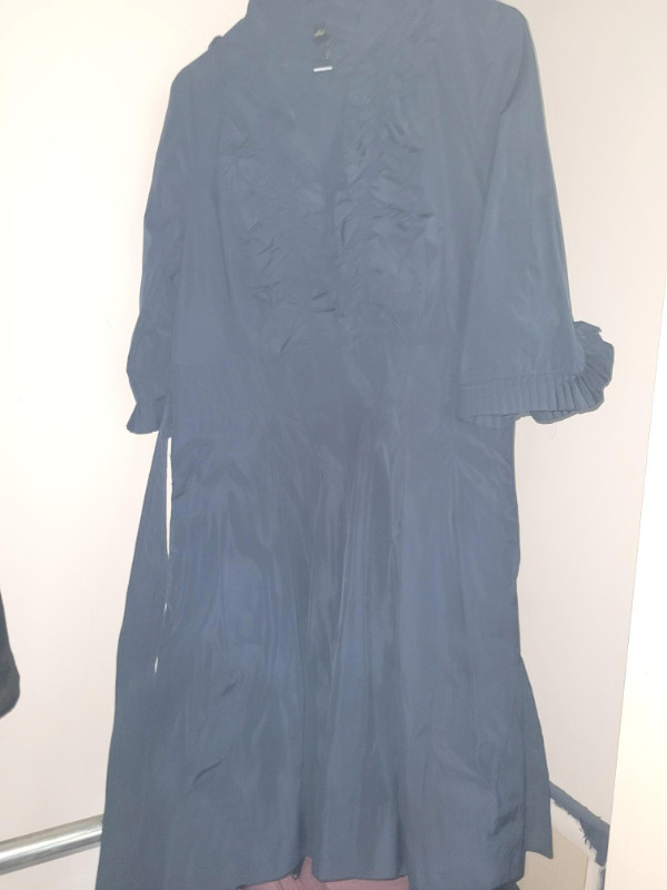 Robe bleue marine au genou in Women's - Dresses & Skirts in Gatineau
